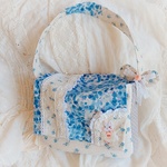 おめかしうさぎ刺繍の蓋付きバッグ