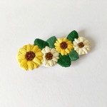 ヒマワリ刺繍のヘアクリップ