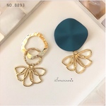 No.B893 おしゃれなアシメ❁⃘フラワーチャーム ピアス イヤリング