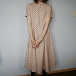 ピンクベージュが可愛い💕クラシカルワンピース