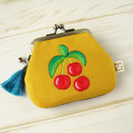 さくらんぼの刺繍がま口