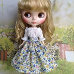  オフショルブラウスのワンピース  青い小花柄   1/6ドール用