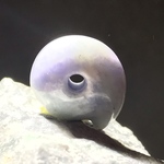 糸魚川ラベンダー翡翠のズングリ勾玉