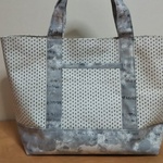 (予約品)トートバッグ黒刺繍風模様