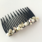 パールとビジューのヘアコーム
