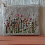 ボタニカルガーデン刺繍　フラットポーチ　　