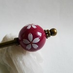 小豆色に白い桜のかんざし（古金）