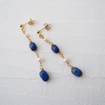 パールとラピスラズリピアス、 イヤリングにも変更できます