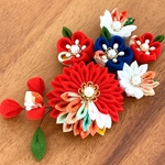 つぼみが可愛い髪飾り＊赤青＊着物 袴 和装に＊卒業式 成人式＊和モダン〈つまみ細工〉ラプンツェル風にも♪