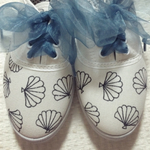 再販 大きな貝殻のスニーカー