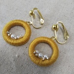 刺繍糸の耳飾り「 yellow  」