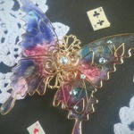 涙とトランプ柄蝶バレッタ(hair ornament of butterfly with tears and playing cards)