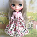  ピンクのオフショルブラウスのワンピース  1/6ドール用