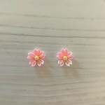 小さいつまみ細工ピアス 桜