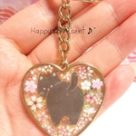黒猫の大人可愛い桜🌸ハートのキラキラ✴️キーホルダー😹❤️✨ 送料無料 春 猫 ねこ 限定 プレゼント ラッピング さくら 花柄 女子力