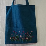 ボタニカルガーデン刺繍　濃い青緑のポケットトートバック　
