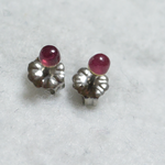 ルビーのスタッドピアス（3mm・チタンポスト）