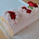  いちごムースのロールケーキ 