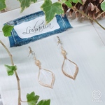 305  ホワイト編みリーフチャームのフックピアス  ルハリカ