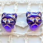 紺猫　チェコビーズ２個