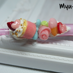 いちごのカップケーキとバラの＊ボールペン