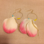 花びらのピアス