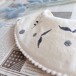 お花の刺繍スタイ