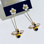 ミツバチとお花ピアス