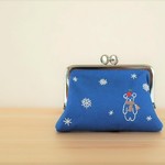 しろくま手刺繍のがま口(お財布、小物入れ）ブルー