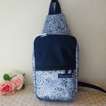 アデラジャ＆超撥水ナイロン❛ネイビー❜でボディバッグ♪