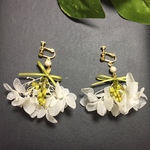 ★紫陽花とかすみ草のブーケピアス イヤリング(1)