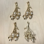 GOLD PEARL FLOWER DESIGN CHARM