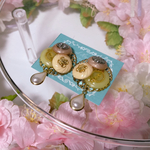 春色ボタンピアス