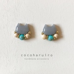 小さなネコのカジュアルなピアス(gray)