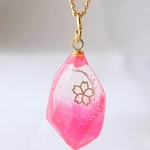 ＊春の新作＊ピンクと桜の鉱石型レジンのネックレス