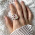 白とピンクの押し花リング