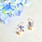 小さな紫陽花の揺れるピアス(イヤリング)【ゴールド】