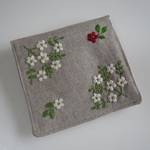 刺繍の名刺入れ（白い花）