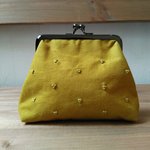 はちみつ色　手刺繍　がま口ポーチ（小）　