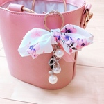 桜ピンクのバックチャーム