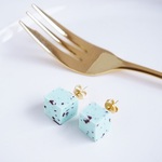 チョコミントキューブのピアス