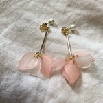 花びらモチーフ ピアス パールキャッチ