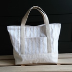 ベリーの刺繍トートバッグ