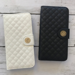 透かしカメリア×キルティング素材☆ 手帳型スマホケース☆iPhoneケース☆スマホカバー☆ブラック＆ホワイト