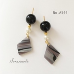 No.A544 ブラックのマーブル ピアス / イヤリング