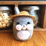 麦わら帽子しもぶくれ(灰色うさぎ)羊毛フェルト