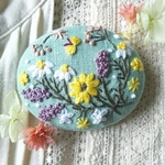 刺繍ブローチ★薫る花々