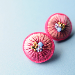 ＜Stella～遊び好きの星～＞刺繍イヤリング◎キャンディベリー/ピンク◎アレルギー対応パーツ変更可能 