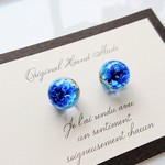 青色のお花球体ピアス/イヤリング