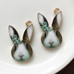 5個セット！耳のお花がかわいいうさぎのエナメルチャーム・ウサギパーツ・兎／型番1875（5個）